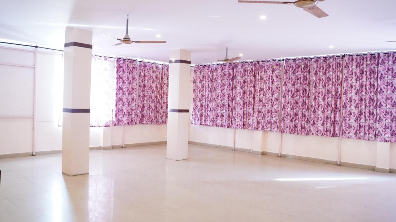 Dwaraka Grand Hotel Visakhapatnam Exterior photo