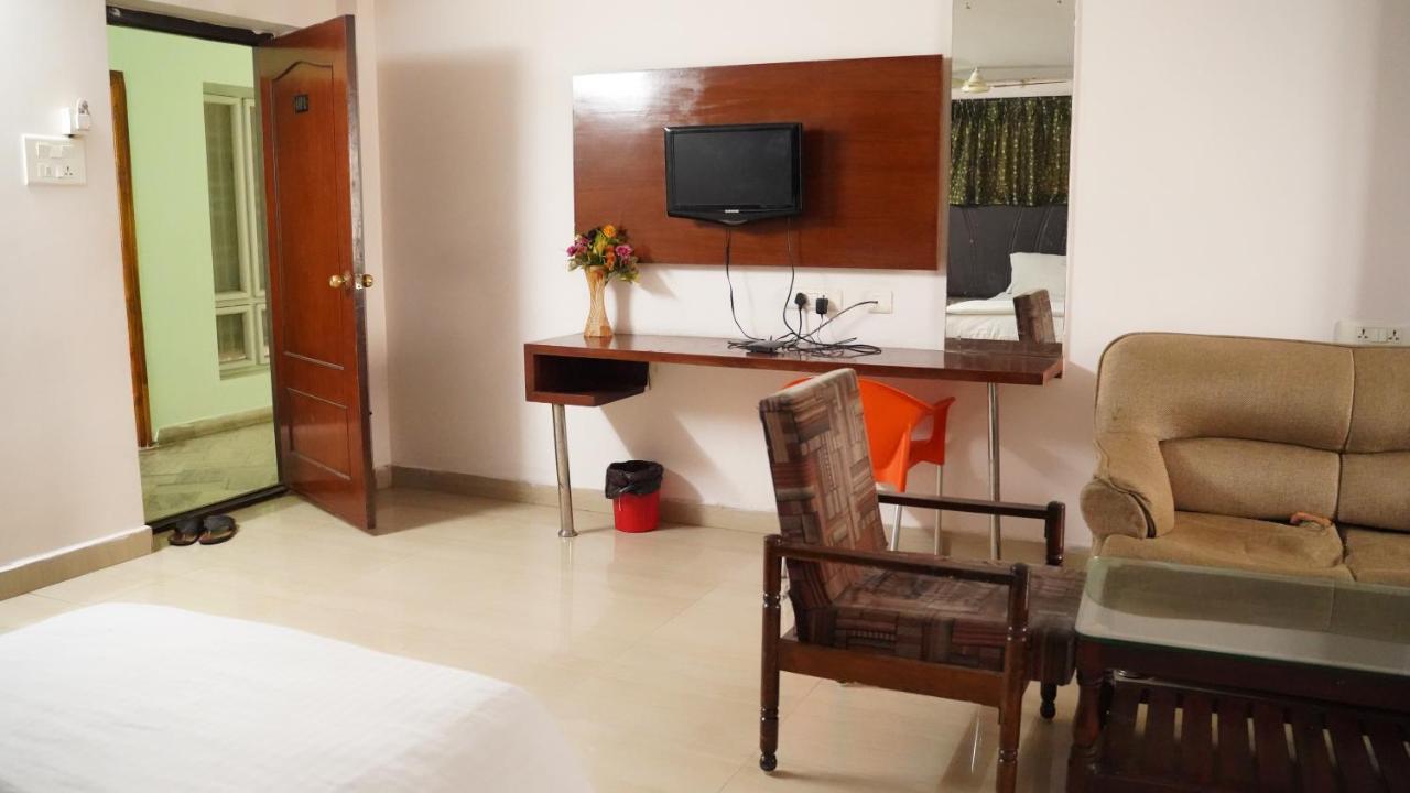 Dwaraka Grand Hotel Visakhapatnam Exterior photo