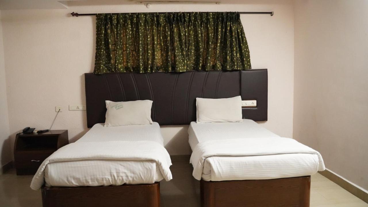 Dwaraka Grand Hotel Visakhapatnam Exterior photo