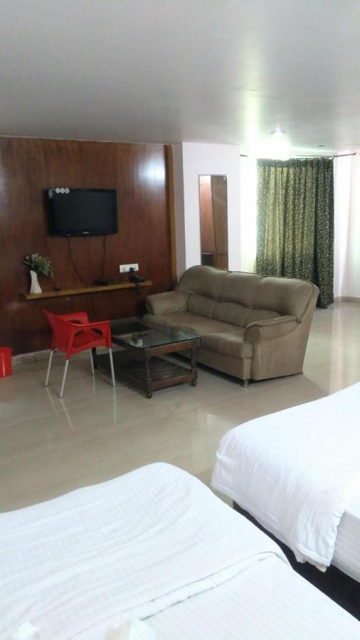 Dwaraka Grand Hotel Visakhapatnam Exterior photo